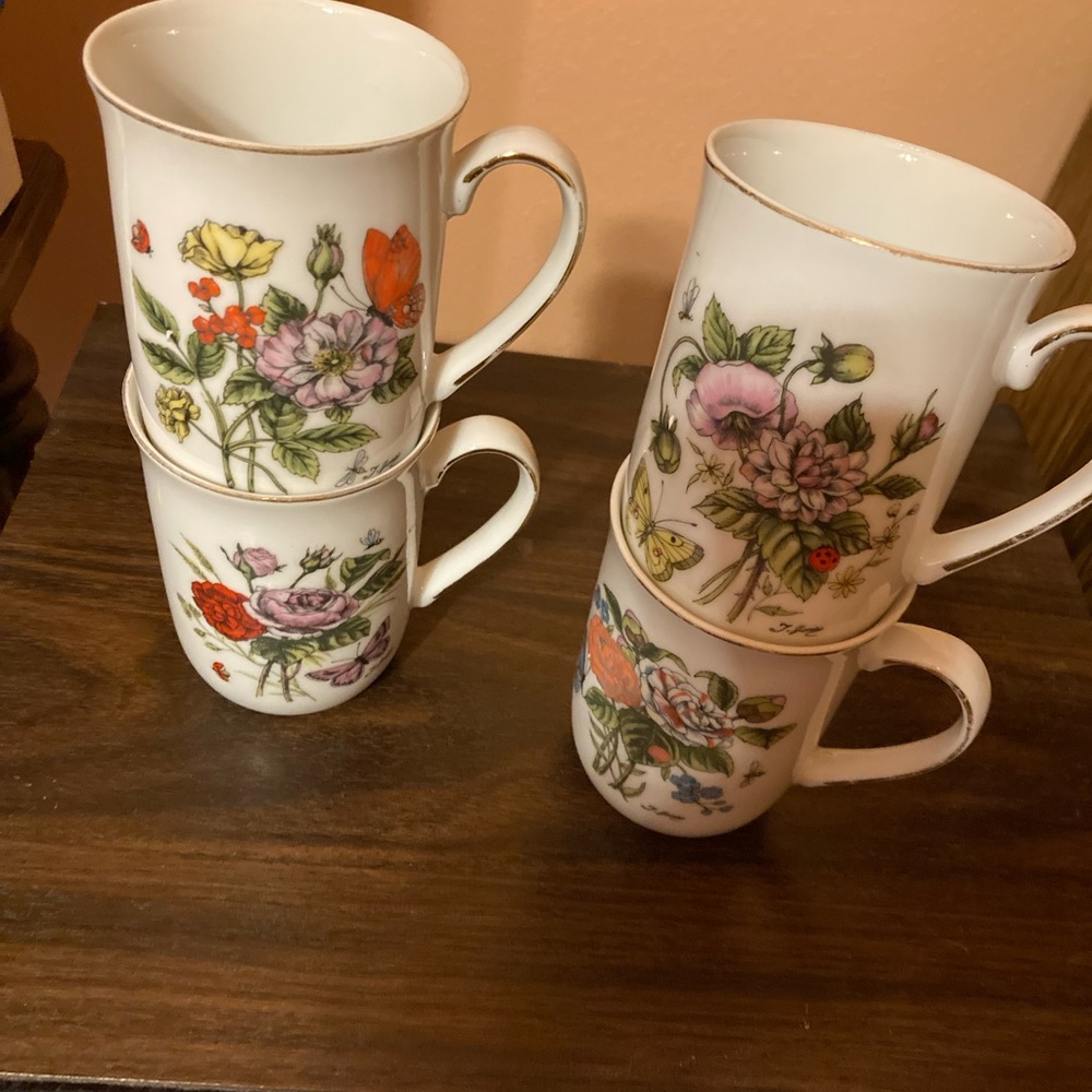 Elegant Floral Mug Set - White with Multicolor Design